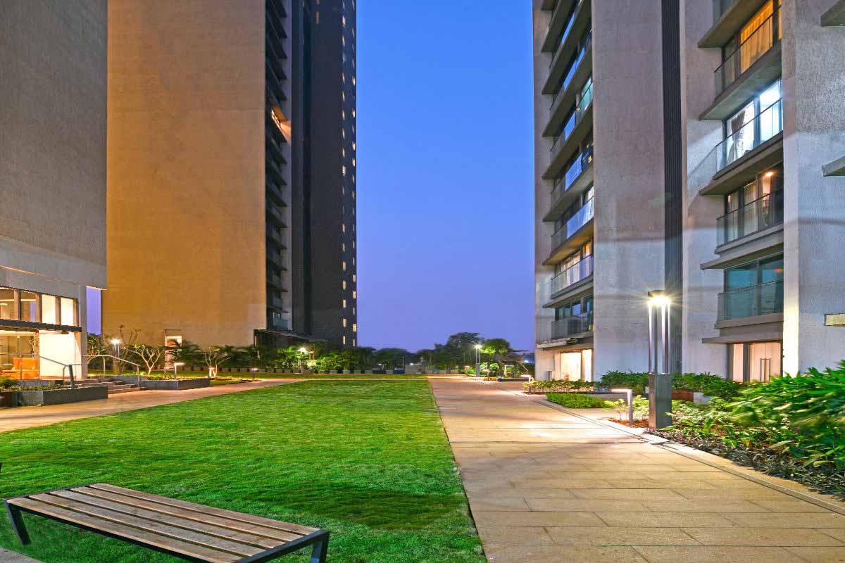 Flats in Khar West | Buy 3 BHK & 4 BHK Flats in Khar - Rustomjee Paramount